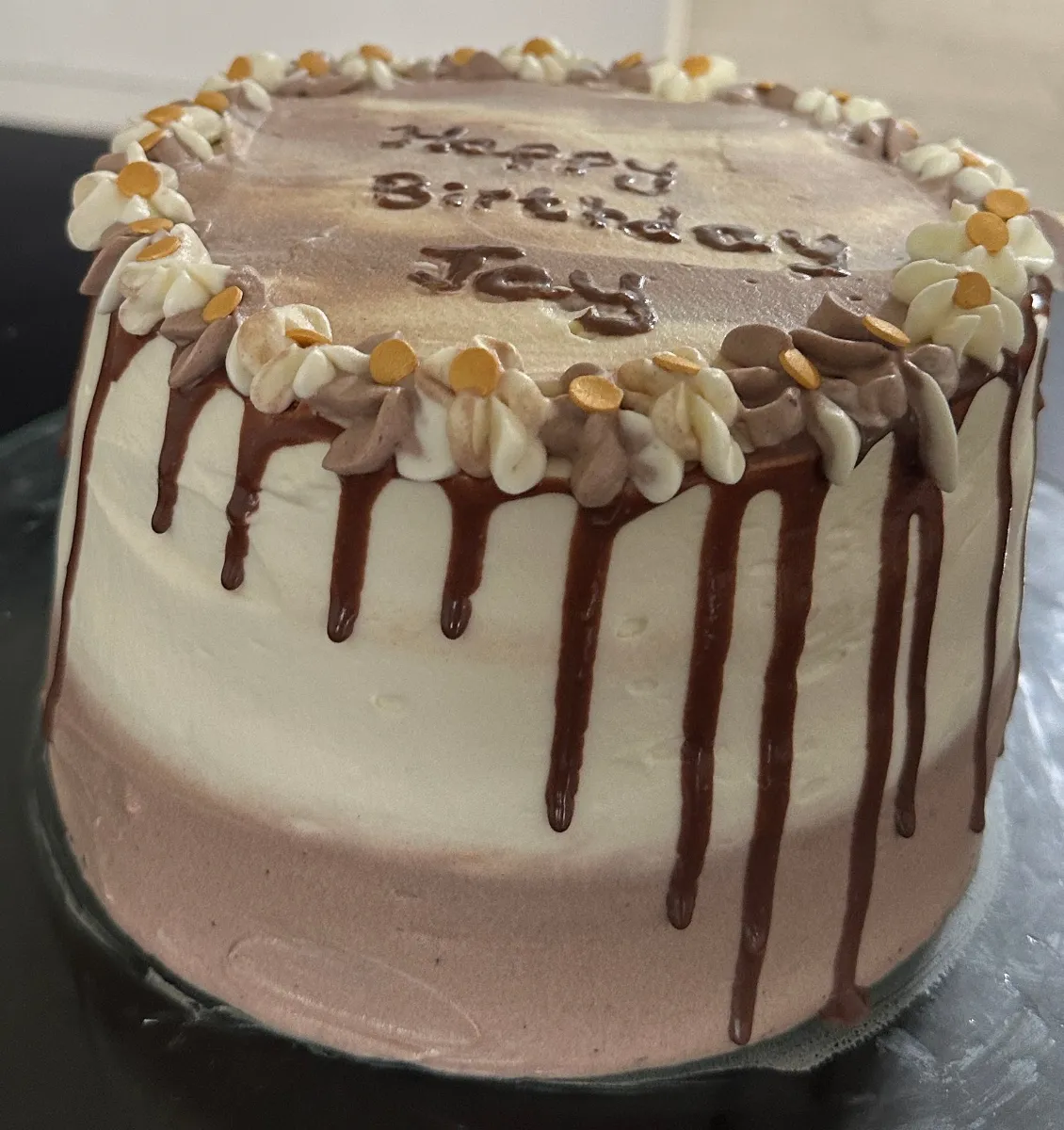 Choco vanilla frosting with choco drips